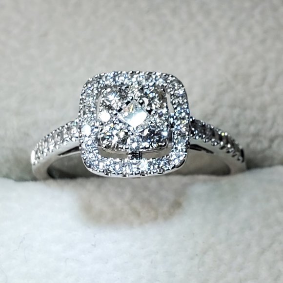 Beautiful design 14K white gold diamond ring - Picture 2 of 9